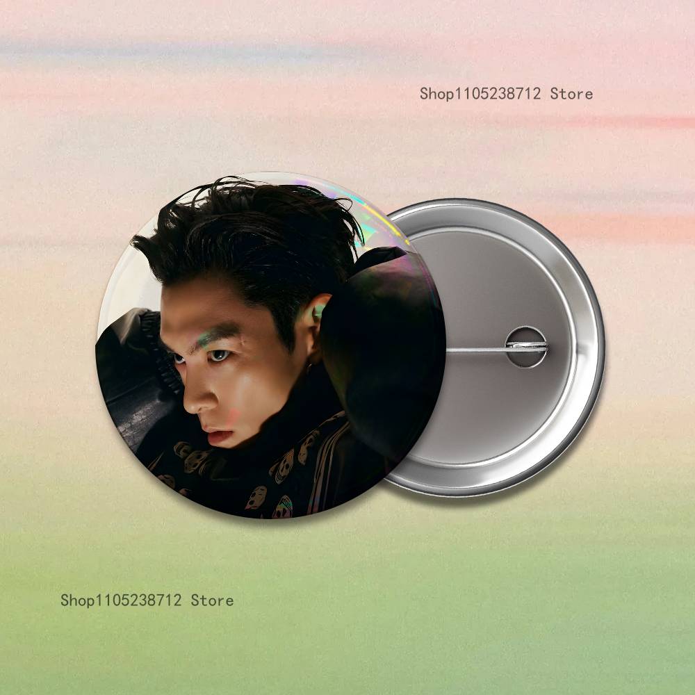 دبابيس زينة على شكل شخصيات أنم - مراجعة Button Badge Blank وسعره